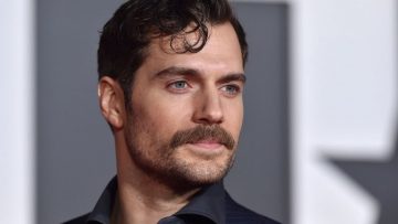 Усы Генри Кавилла превратились в благотворительность