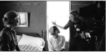 Эмма Уотсон показала новое фото со съёмок «Маленьких женщин»