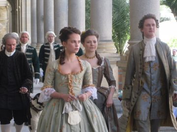 Святой, проститутка, врачи и учитель: 10 королевских любимцев в кино