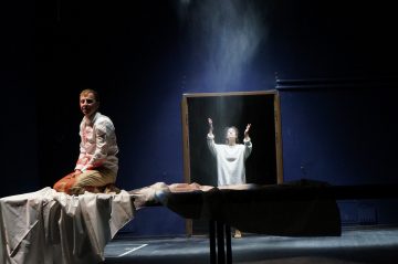 «Нет хороших или плохих – есть обстоятельства»: в Москве пройдут показы пьесы «Ганди молчал по субботам»