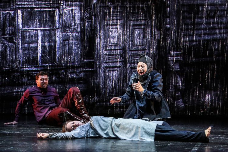 Смысл — в движении: Рецензия на спектакль «Метаморфозы IV: Барыня. Суходол»