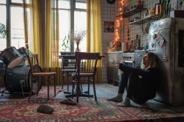 Всем рок! Новые фотографии фильма «Успех» с Романом Курцыным