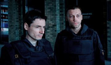 Трогательным ножичком пытать свою плоть: Рецензия на фильм «Большая поэзия» Александра Лунгина