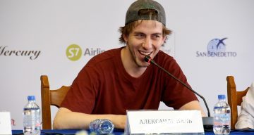 «Мы рассказывали, что нам нравится в сексе»: Александр Паль о съемках в самом откровенном фильме года