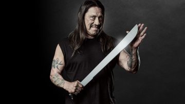 Дэнни Трехо спас ребенка из перевернувшейся машины