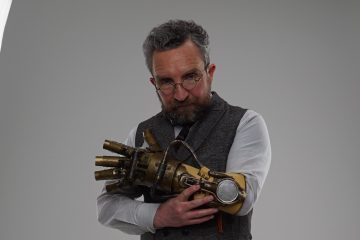 «Принесите мне печенье, и я принесу вам премию BAFTA»: Эдди Марсан – о съемках в российском фэнтези «Эбигейл»