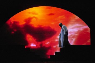 Свет на фоне тьмы