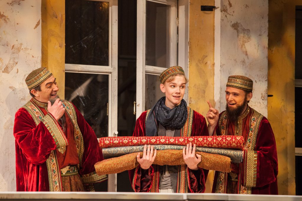 Владислав Миллер в спектакле Ревизор