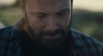 Бен Аффлек теряет веру и становится алкоголиком в первом трейлере драмы «Вне игры»