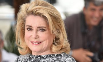 Катрин Денев попала в больницу