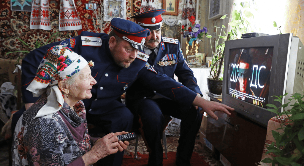 Волонтеры в Рязанской области помогают пожилым людям настроить в их домах цифровое телевидение