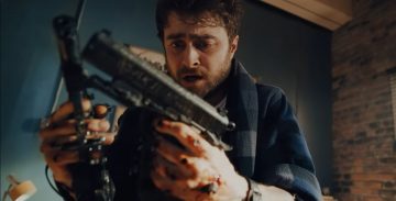 Дэниэл Рэдклифф и руки-базуки: Трейлер боевика «Безумный Майлз»