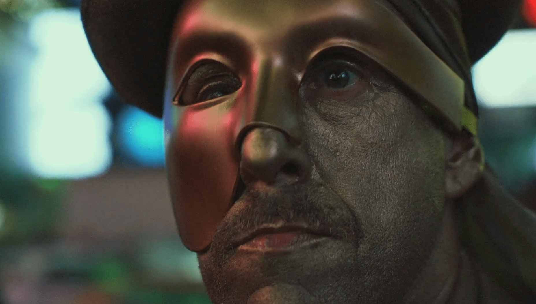 Шесть минут на Таймс-сквер: Посмотрите короткометражку с золотым Адамом Сэндлером