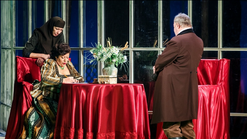 сцена из спектакля «Лес», театр имени Волкова