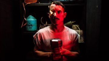 Жуткий полурослик: Как Элайджа Вуд превратился в звезду инди-ужасов