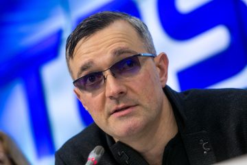 «Кино никогда не проиграет сериалам»: Интервью с Егором Бероевым