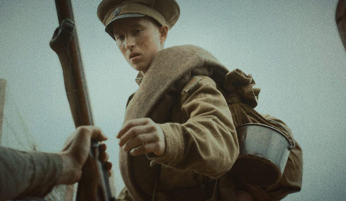 «Мальчик русский»: Как ученик Сокурова совместил поэзию войны и магию музыки