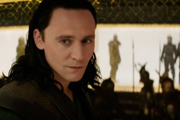 Новые фото сериала «Локи»: Необычный образ Тома Хиддлстона и усатый Оуэн Уилсон