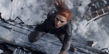 «Наташа, не сутулься!»: Скарлетт Йоханссон пьет водку в финальном трейлере «Черной Вдовы»