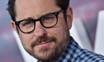 Джей Джей Абрамс взялся за сериалы по мотивам «Сияния» и «Темной лиги справедливости»