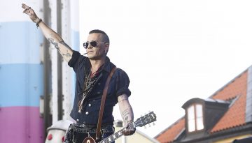 Джонни Депп записал песню про изоляцию и завел инстаграм