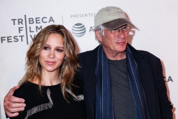 У 70-летнего Ричарда Гира родилась дочь