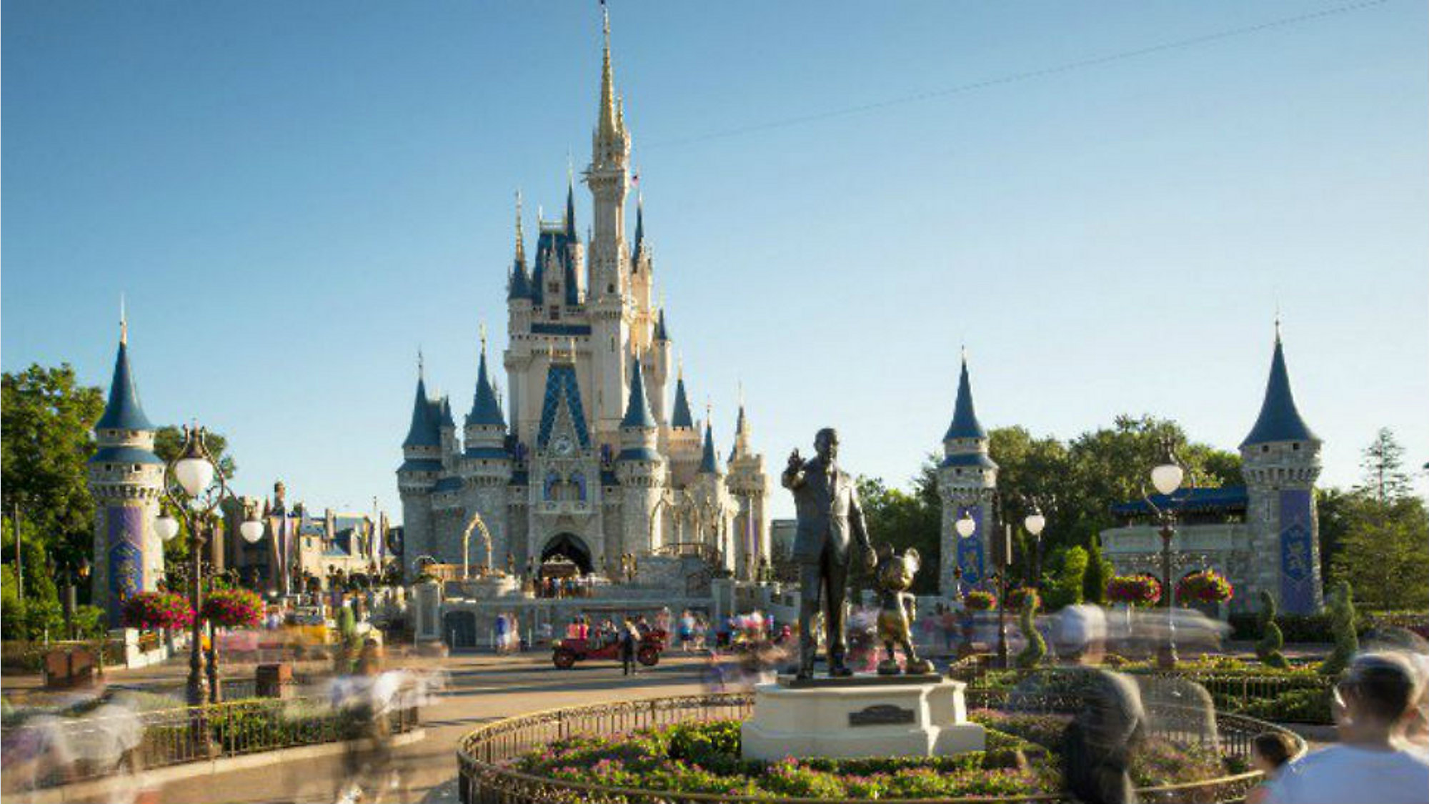 Disney переведет своих сотрудников в неоплачиваемый отпуск