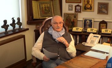 В первом специально для YouTube выпуске «БесогонTV»  Михалков раскрыл подноготную своих критиков