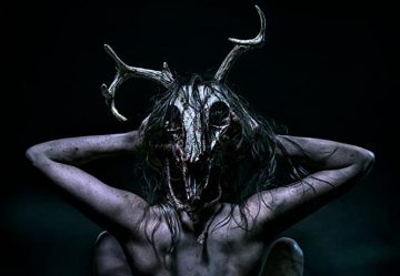 «Первая ведьма» стала лидером кинопроката в США. Инди-хоррор показывают в автокинотеатрах