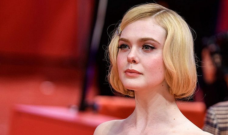 Эль Фаннинг меняет профессию: Модель, балерина, художница и другие ипостаси 22-летней актрисы