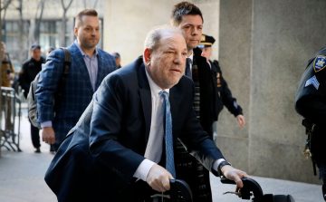 Еще четыре женщины обвинили Харви Вайнштейна в изнасилованиях — одной из жертв было 17 лет