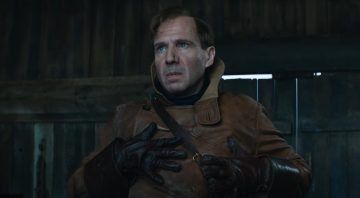 Рэйф Файнс стал звездой экшена: Свежий трейлер «King’s Man: Начало»