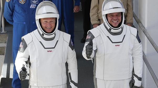 Скафандры астронавтов SpaceX создал дизайнер костюмов Железного человека, Бэтмена и Тора