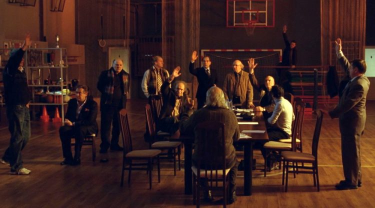 Руки вверх: 10 фильмов, где все решало голосование