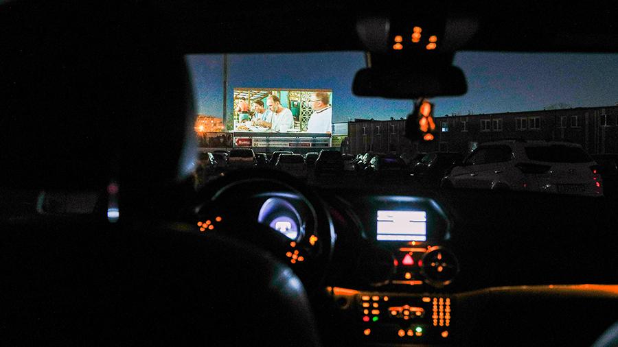 Московский транспорт и «Яндекс» запустят кинотеатр на парковке