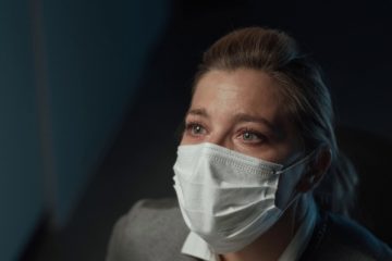 Режиссер «Витьки Чеснока» снял короткометражную комедию о бухгалтере на карантине