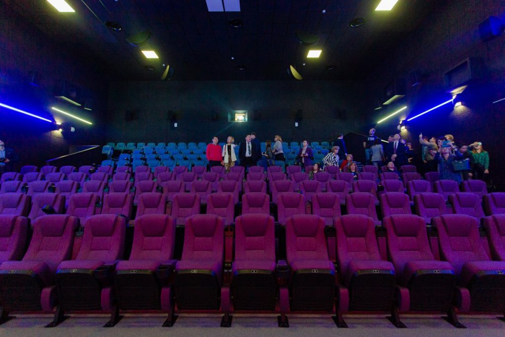 В Москве по QR-кодам в театры и кино смогут пускать более 500 человек