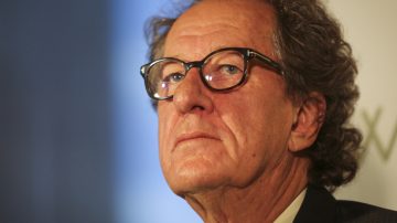 Джеффри Раш получит рекордную денежную компенсацию от австралийской газеты