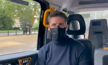 Том Круз снял видео о том, как сходил в кино на «Довод»