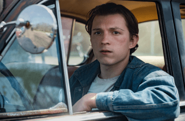 Побитый Том Холланд и проповедующий Роберт Паттинсон: Появились первые кадры фильма «Дьявол навсегда»