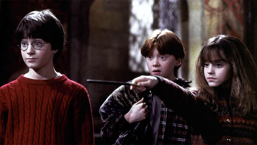 Фанаты «Гарри Поттера» убрали из первого фильма все волшебные палочки и заменили их на пистолеты и автоматы