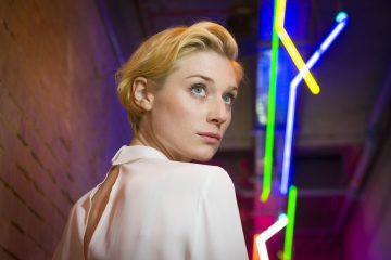 Кто такая Элизабет Дебики: «Довод» в ее пользу