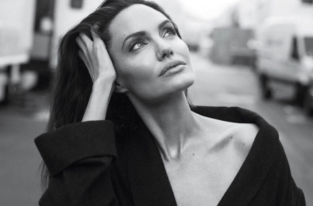 Анджелина Джоли