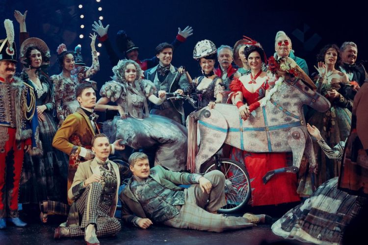 «Соломенная шляпка»: Праздник к нам приходит