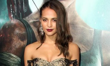 Алисия Викандер сыграет в сериальном ремейке триллера «В случае убийства набирайте «М»