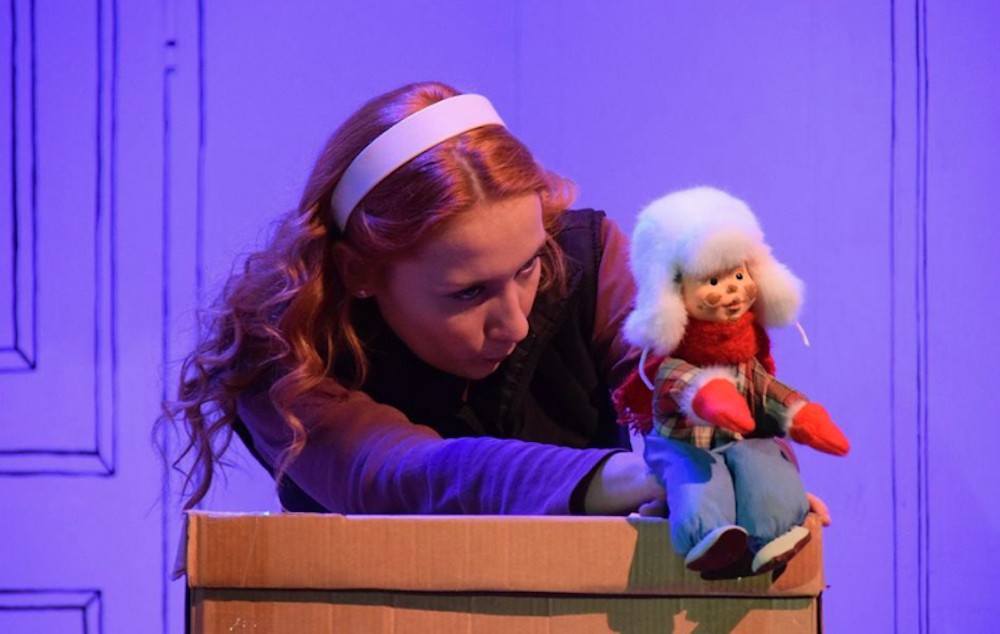 сцена из спектакля «Как мы с папой ходили в лес за елкой»