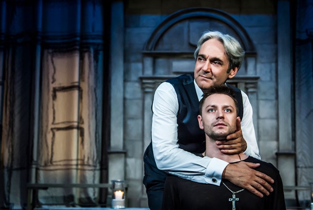 сцена из спектакля «Тартюф»