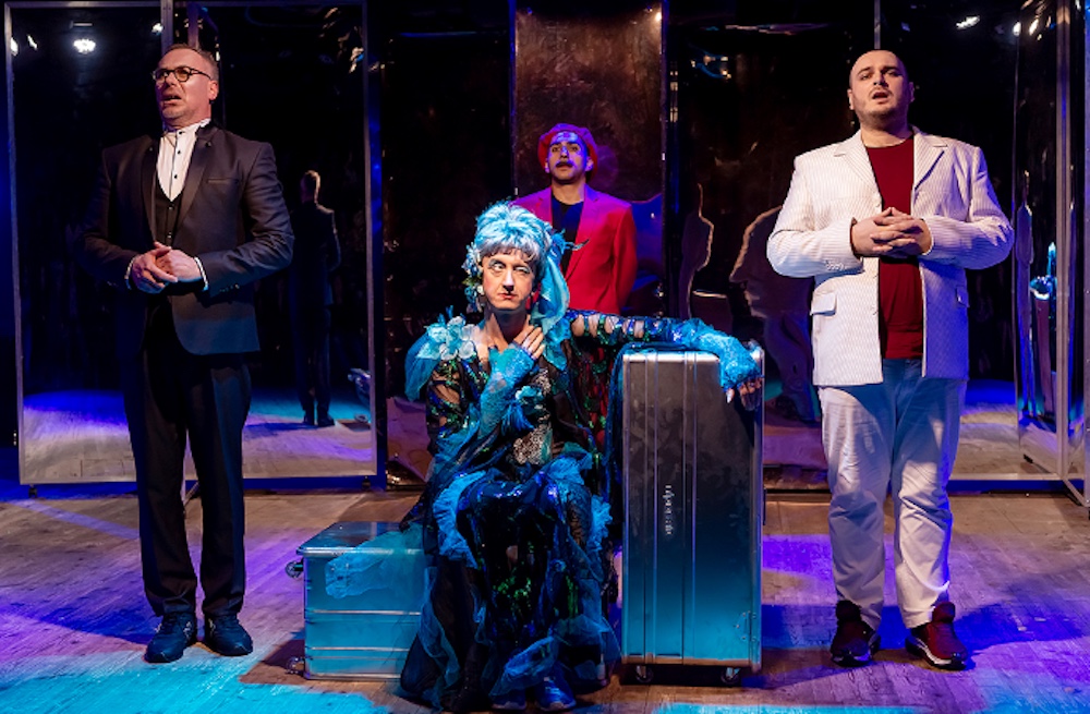 сцена из спектакля «Примадонны (ПрямоДонны)»