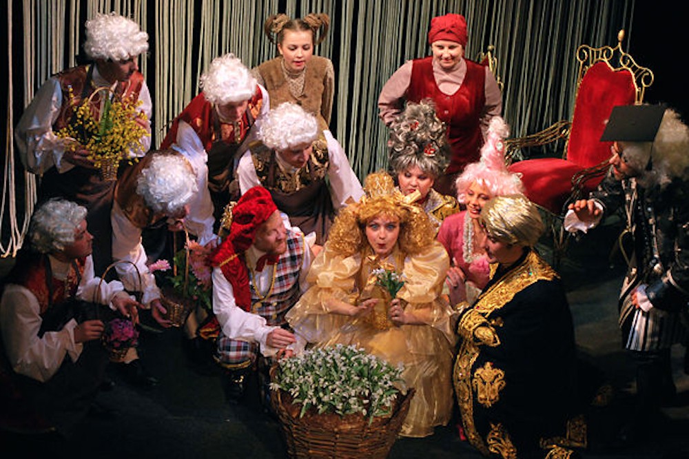 сцена из спектакля «Двенадцать месяцев»