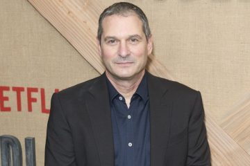 Создатель «Хода королевы» займется сериалом о священниках и инопланетянах